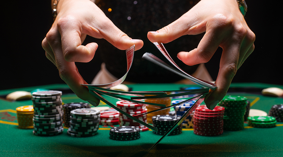 Живые дилеры в онлайн-казино: преимущества игры с реальными крупье